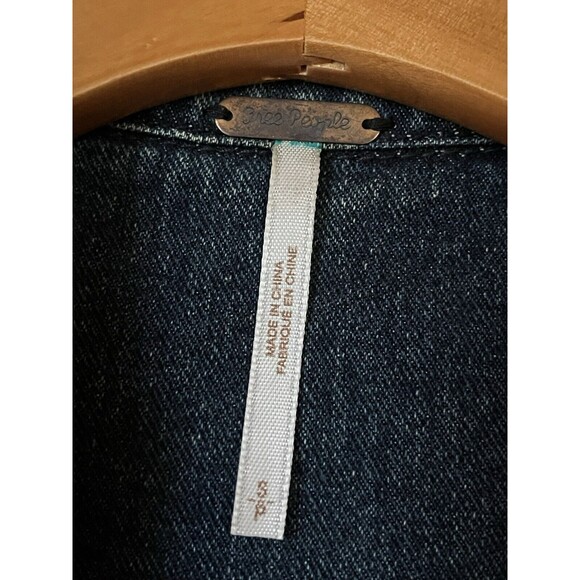 Free People Jean Denim Jacket‎ Size Small, Distressed, Button Close, No Hood. - Picture 6 of 9